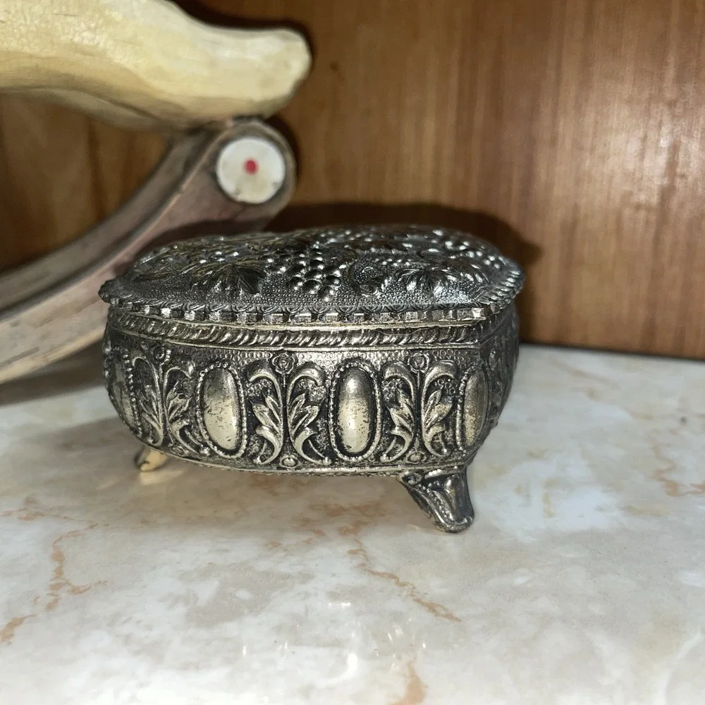 Vintage‎ Ornate Metal Trinket Box With Hinged Lid Grapevine Design